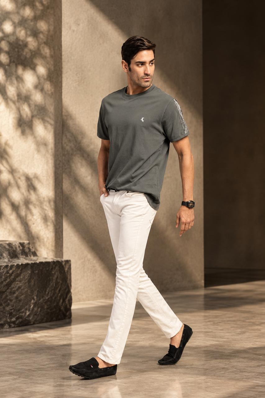 Regular Fit T-Shirt vs Oversized: Which Is Better for Everyday Wear?
